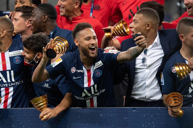 姚明父母现场助阵 苏州肯帝亚赢下关键卡位战