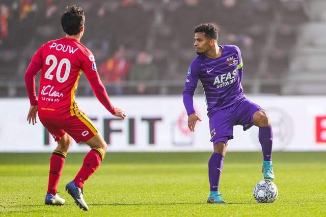 王哲林24+10上海大胜天津 山东力克福建止连败