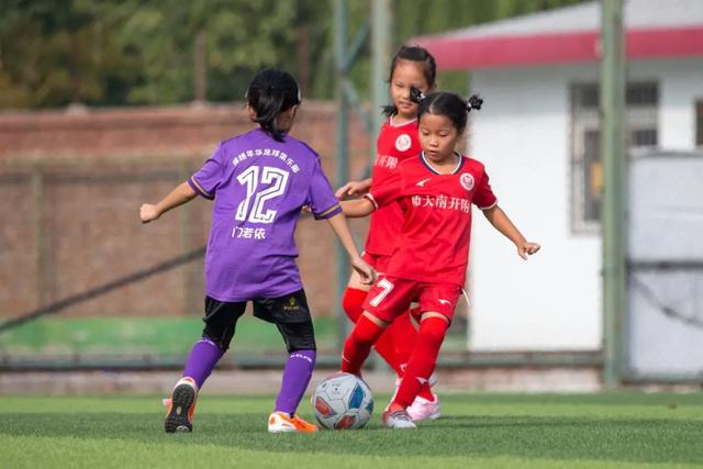 詹姆斯28+12杜兰特22分 湖人负太阳被勇士超越